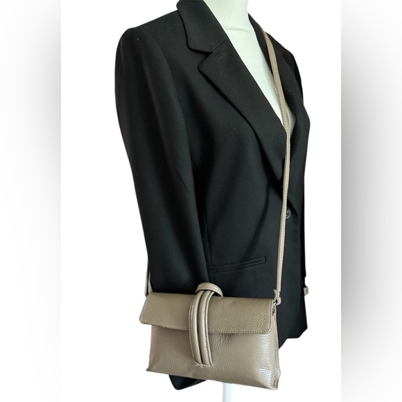 Tan Crossbody Bag with Textured Finish | Very Good Condition - Picture 3 of 17